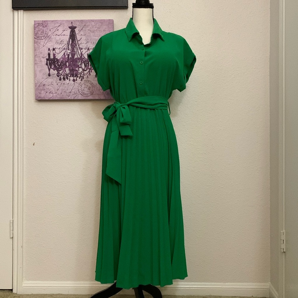 👗Flared Pleated Dress - Emerald 🟢 - Large - Belted - Cuffed Short Sleeve